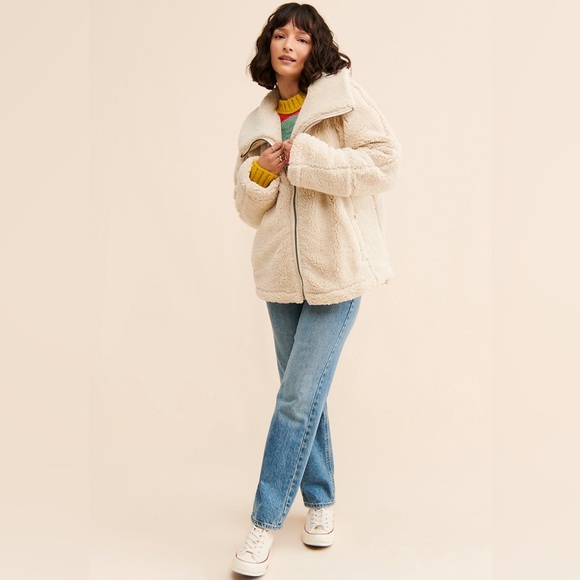 Raya Cozy Coat - Picture 5 of 9